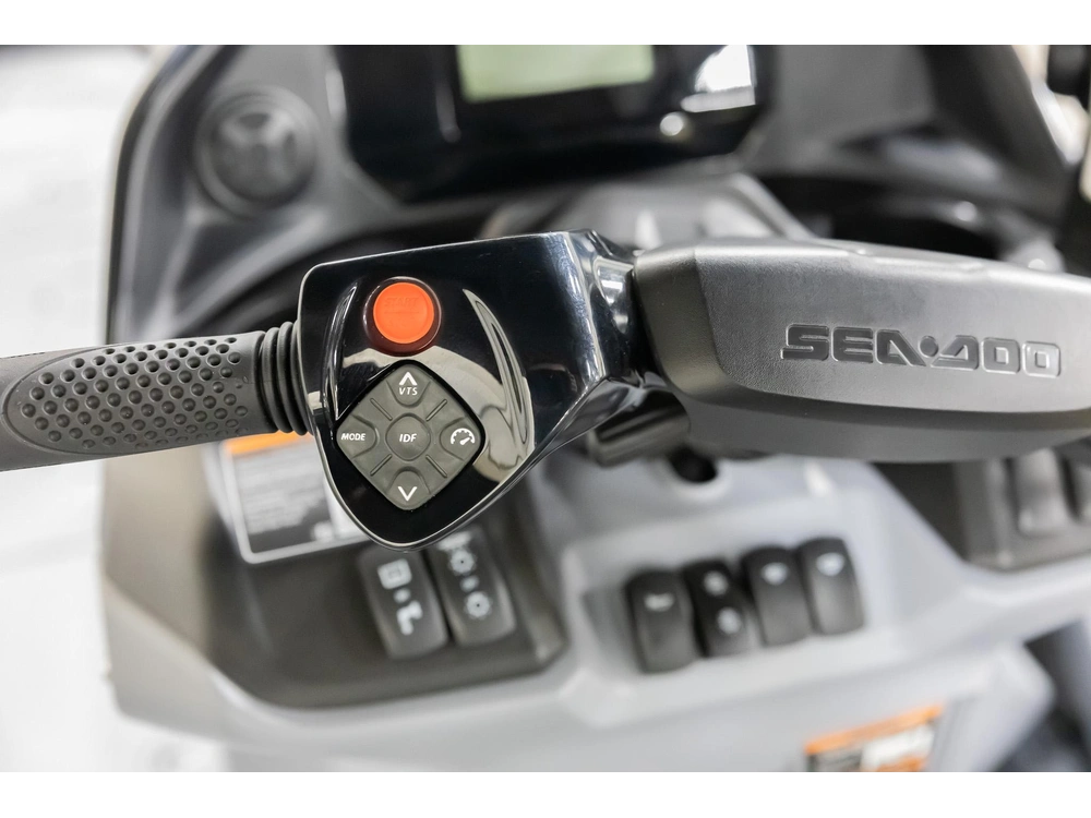 2026 Sea-doo Switch Fish 21 300hp 54tb alt
