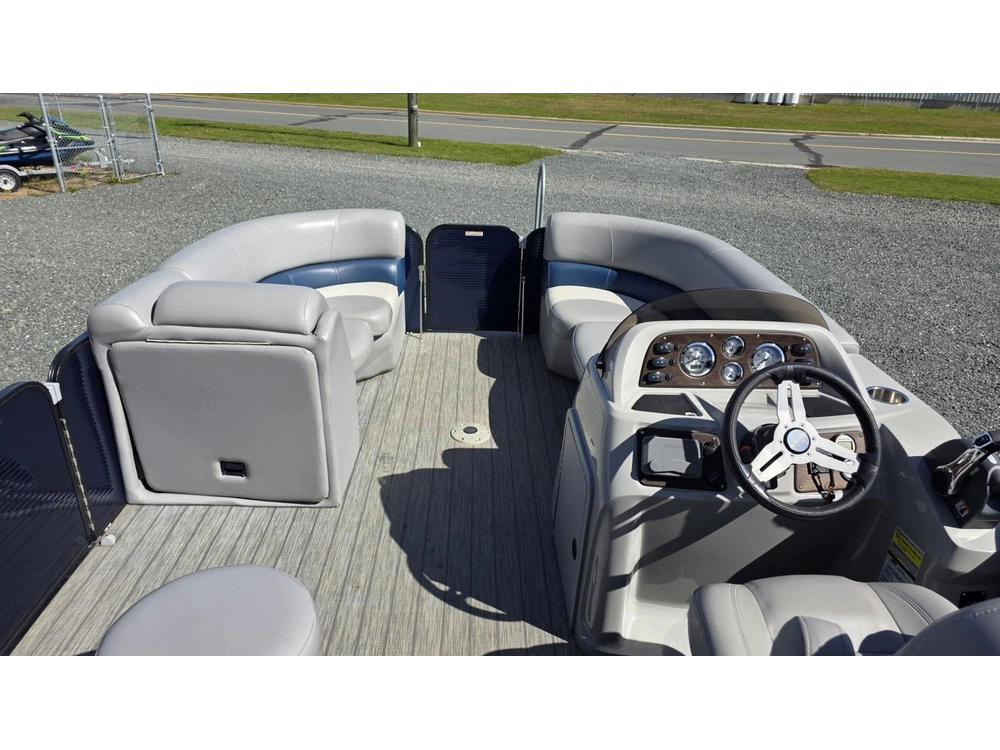 2018 Manitou Pontoon Aurora Le 230 alt