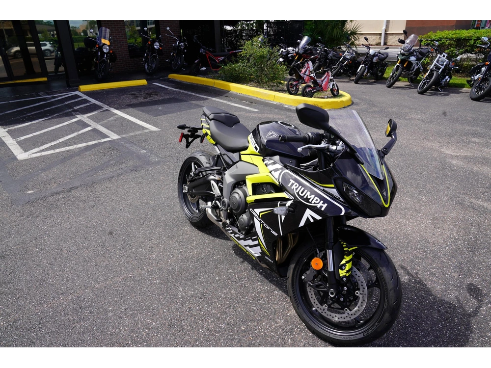 2025 Triumph Daytona 660 W/custom Graphics alt