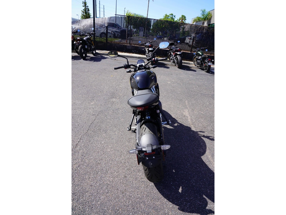 2025 Triumph Trident 660 alt