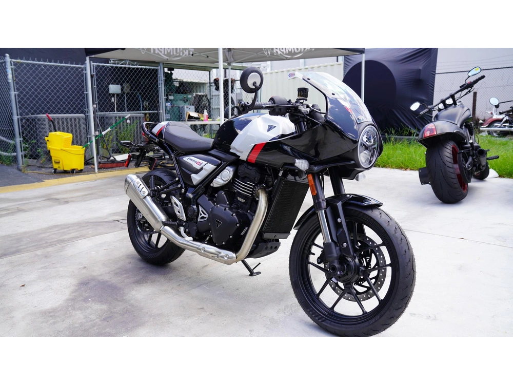 2026 Triumph Thruxton 400 alt