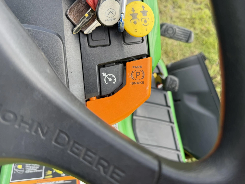 2022 John Deere X370 alt