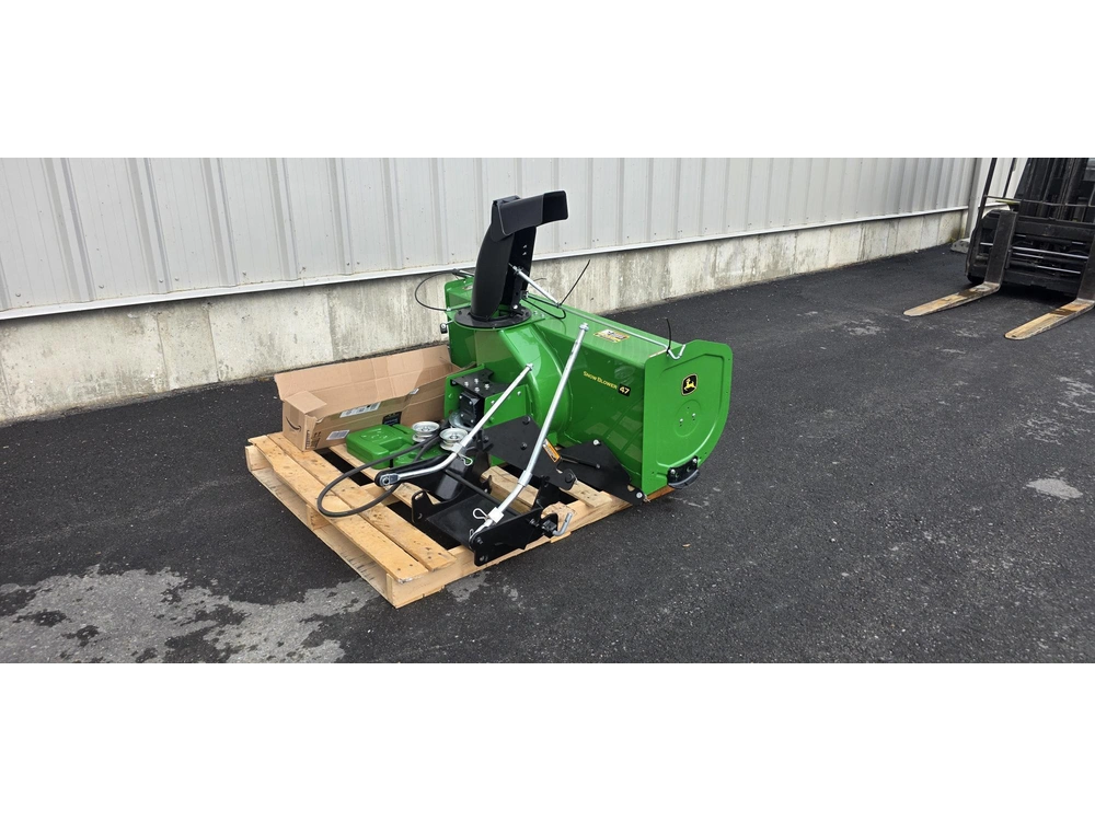 2025 John Deere X590 alt