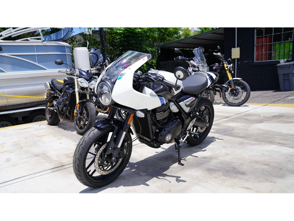 2026 Triumph Thruxton 400 alt