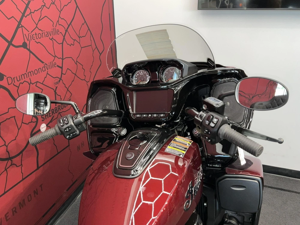 Indian Motorcycle Pursuit Dark Horse + 112 + Powerband Audio Package 2026 alt