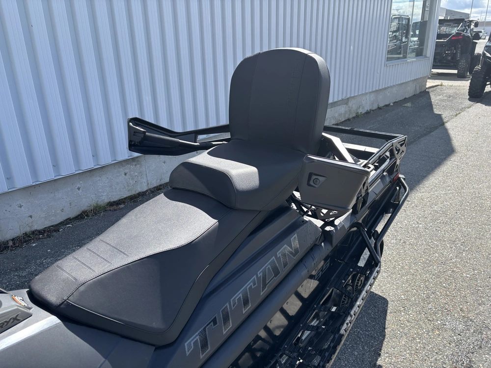 2025 Polaris Titan 650 Adv 155 (1.8-inch) Demo alt