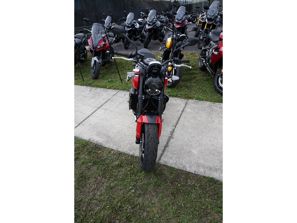 2025 Triumph Trident 660 alt
