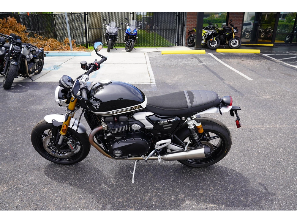2025 Triumph Speed Twin 1200 alt