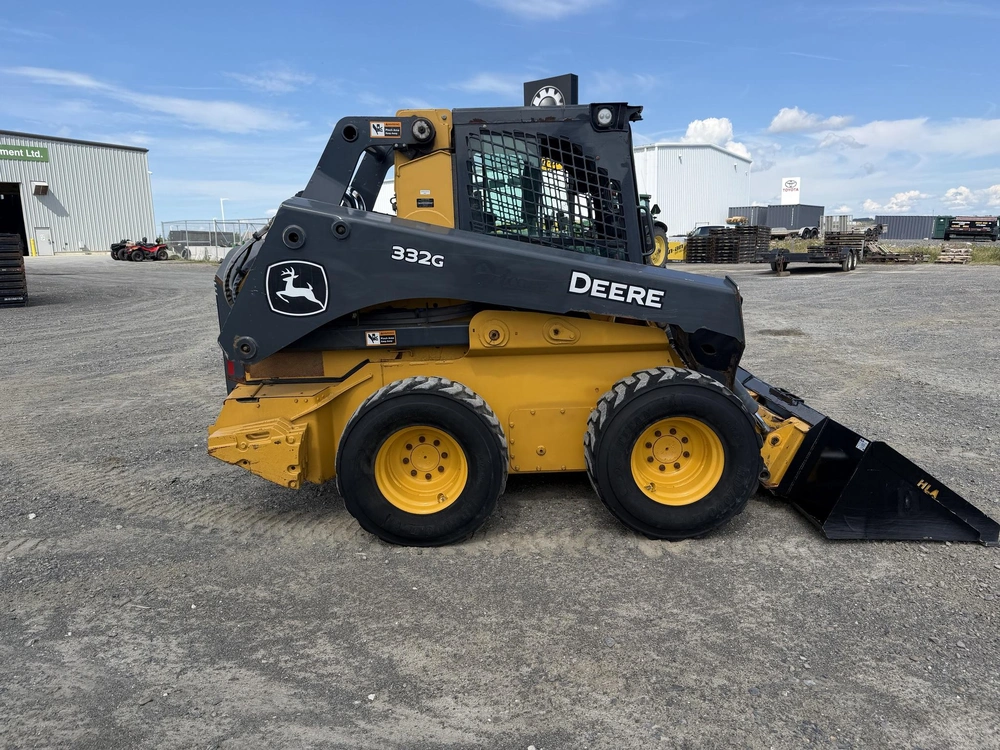 John Deere 332g 2021 alt