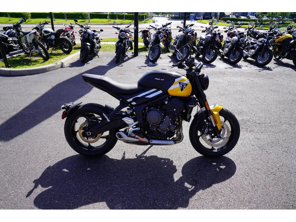 2025 Triumph Trident 660 alt