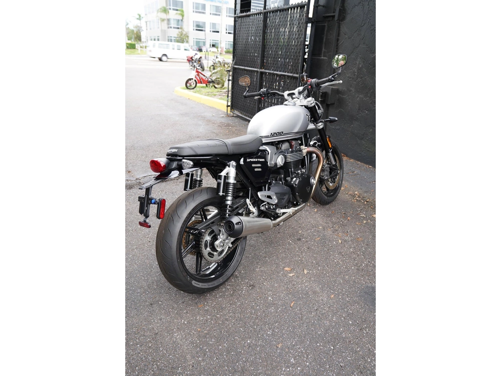 2025 Triumph Speed Twin 1200 alt