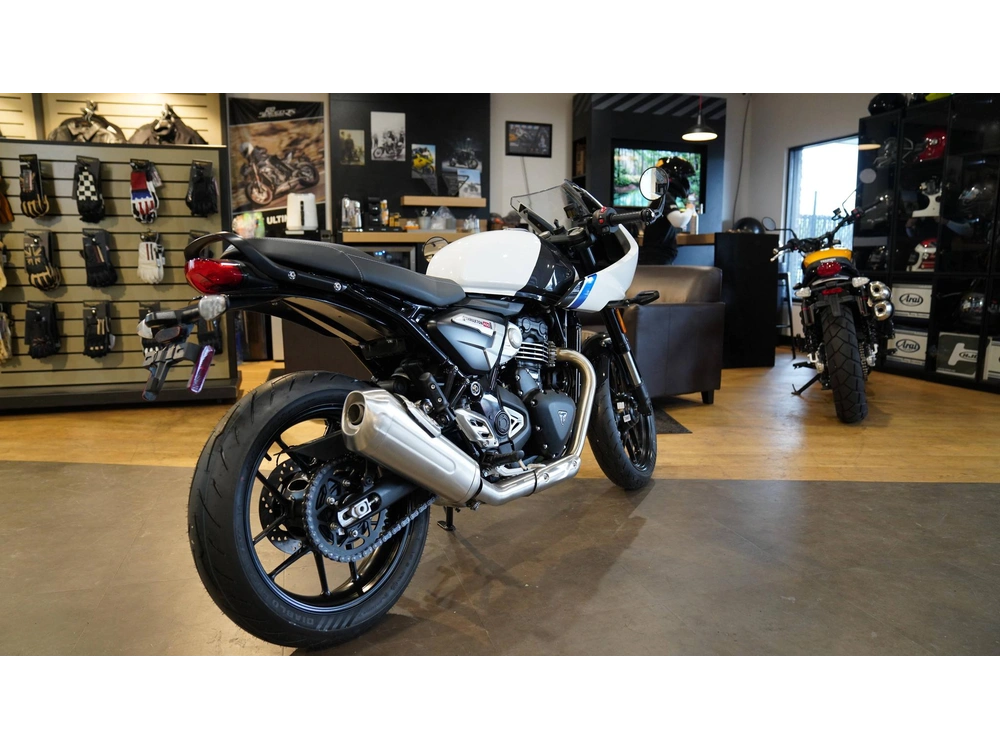 2026 Triumph Thruxton 400 alt