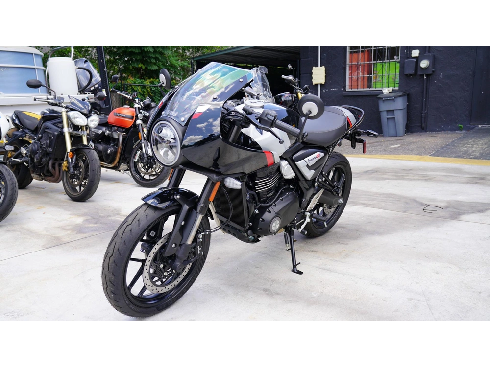 2026 Triumph Thruxton 400 alt
