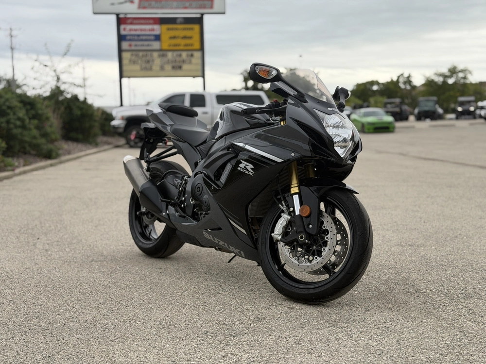 2025 Suzuki Gsx-r750z alt