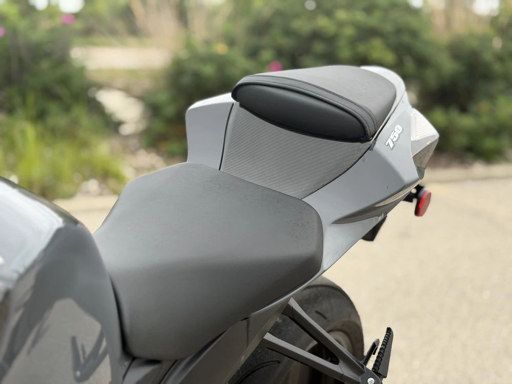 2025 Suzuki Gsx-r750z alt