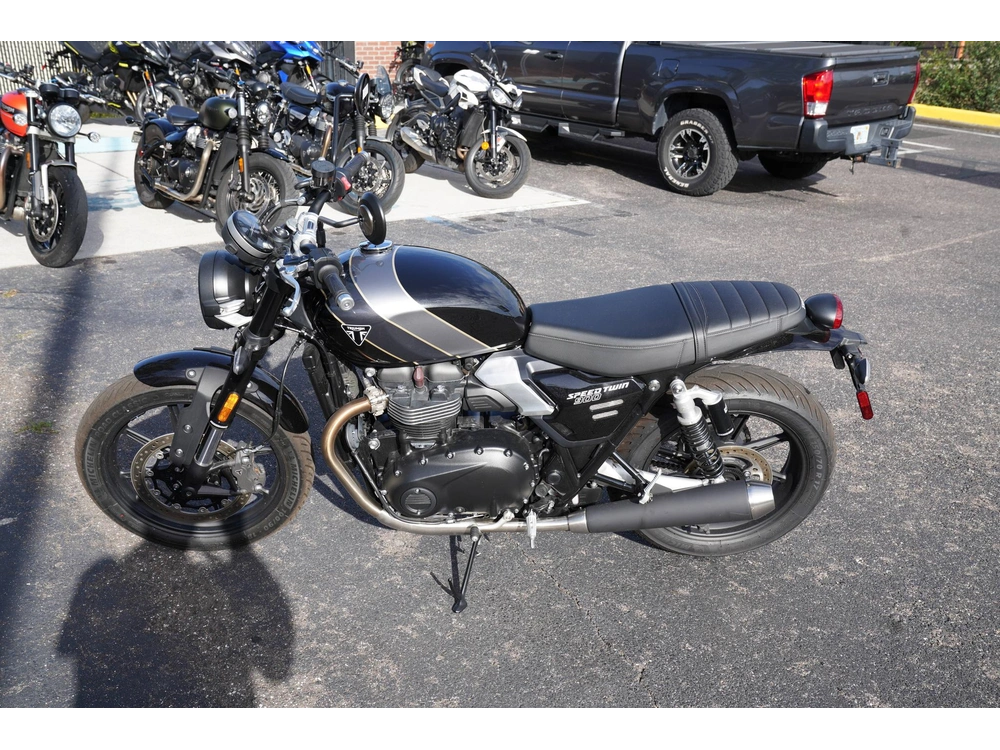 2025 Triumph Speed Twin 900 alt