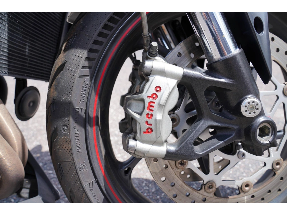 2019 Triumph Street Triple Rs alt