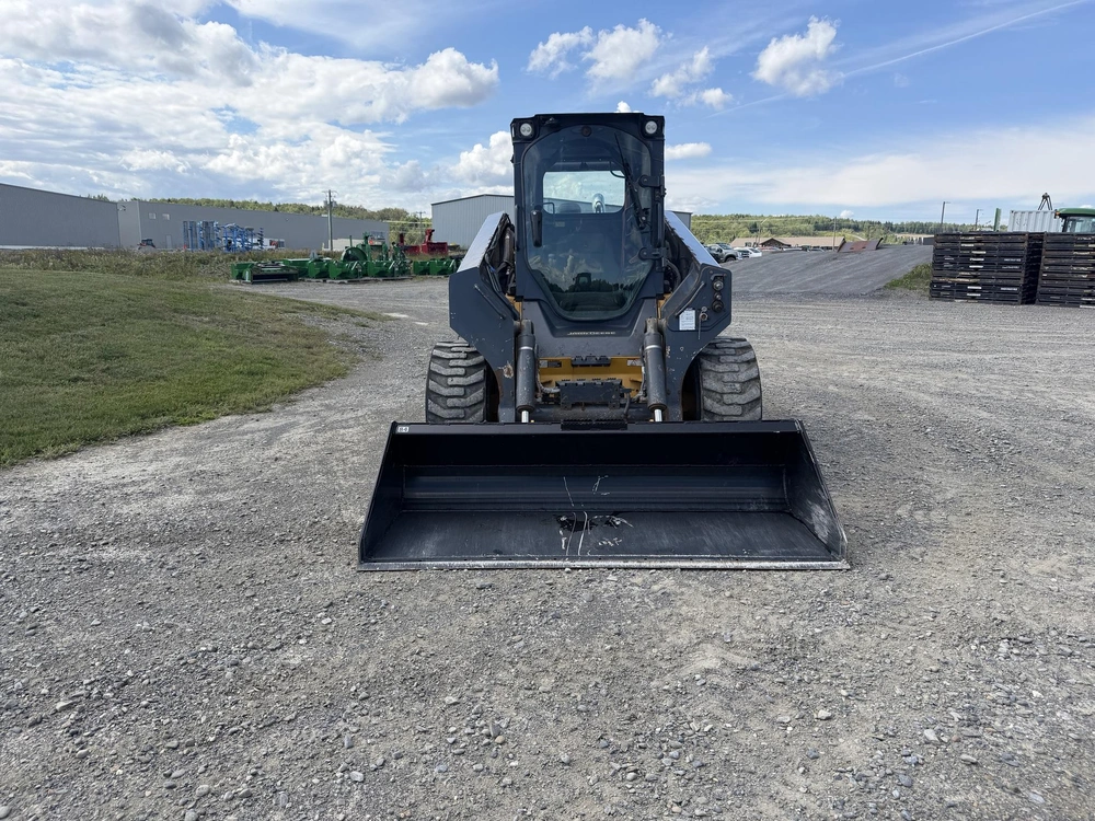 John Deere 332g 2021 alt