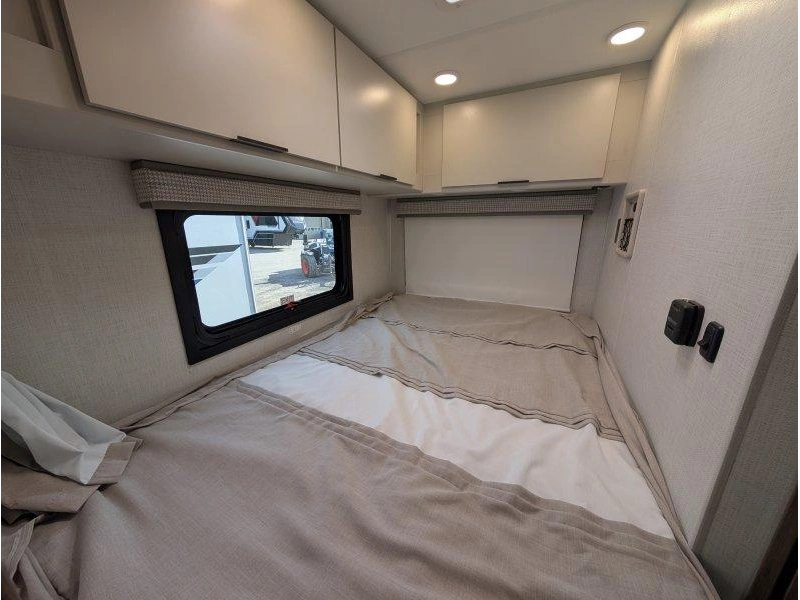 Thor Motor Coach Echelon Lc21 2027 alt