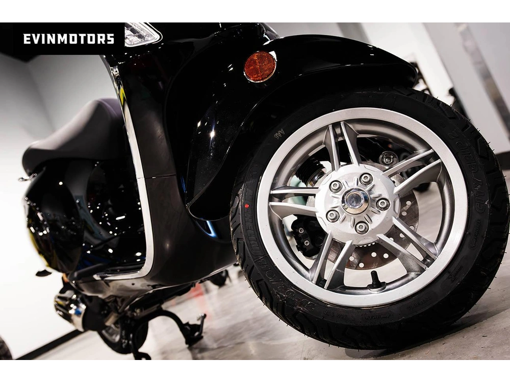 2025 Vespa Primavera 150