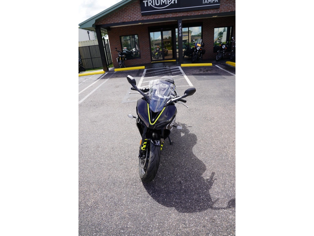 2025 Triumph Daytona 660 W/custom Graphics alt