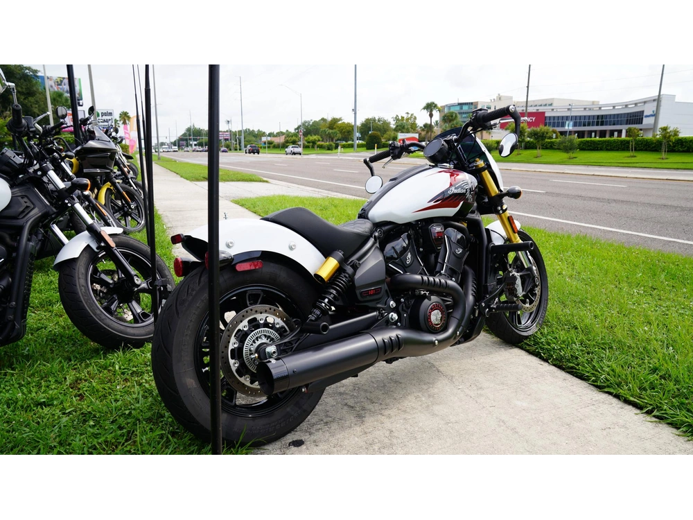 2025 Indian Motorcycle Motorcycle 101 Scout White Mtlc Wgrfx Tec alt