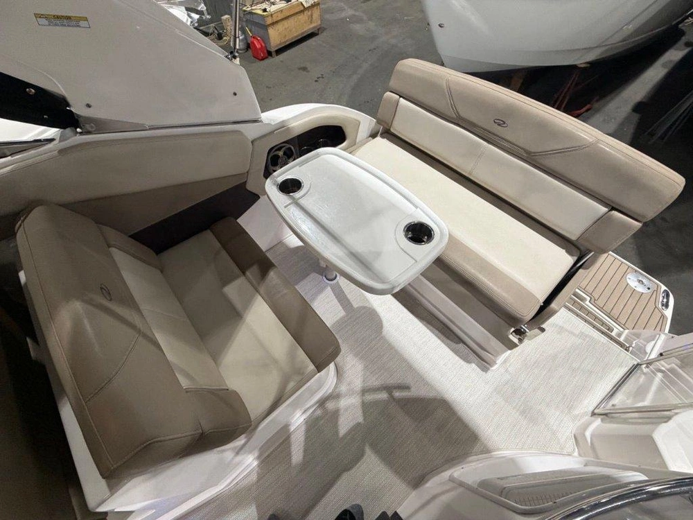 Regal 28 Express 2013 alt