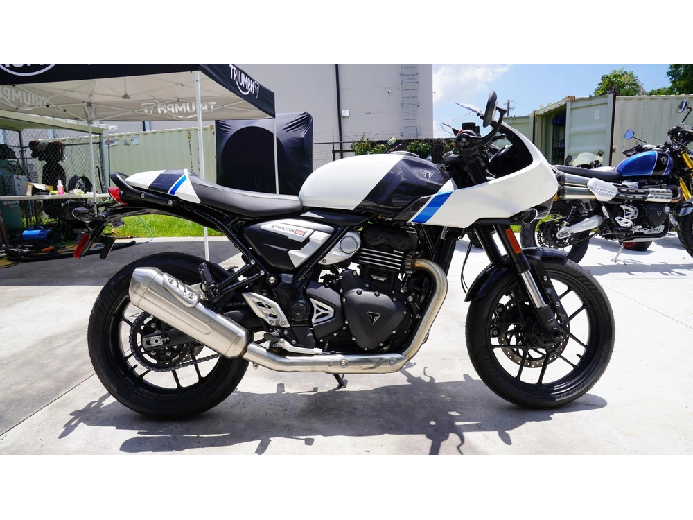 2026 Triumph Thruxton 400 alt