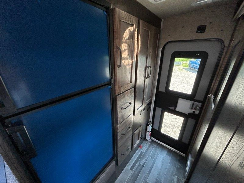 2027 Northern Lite 10.2 Le Db