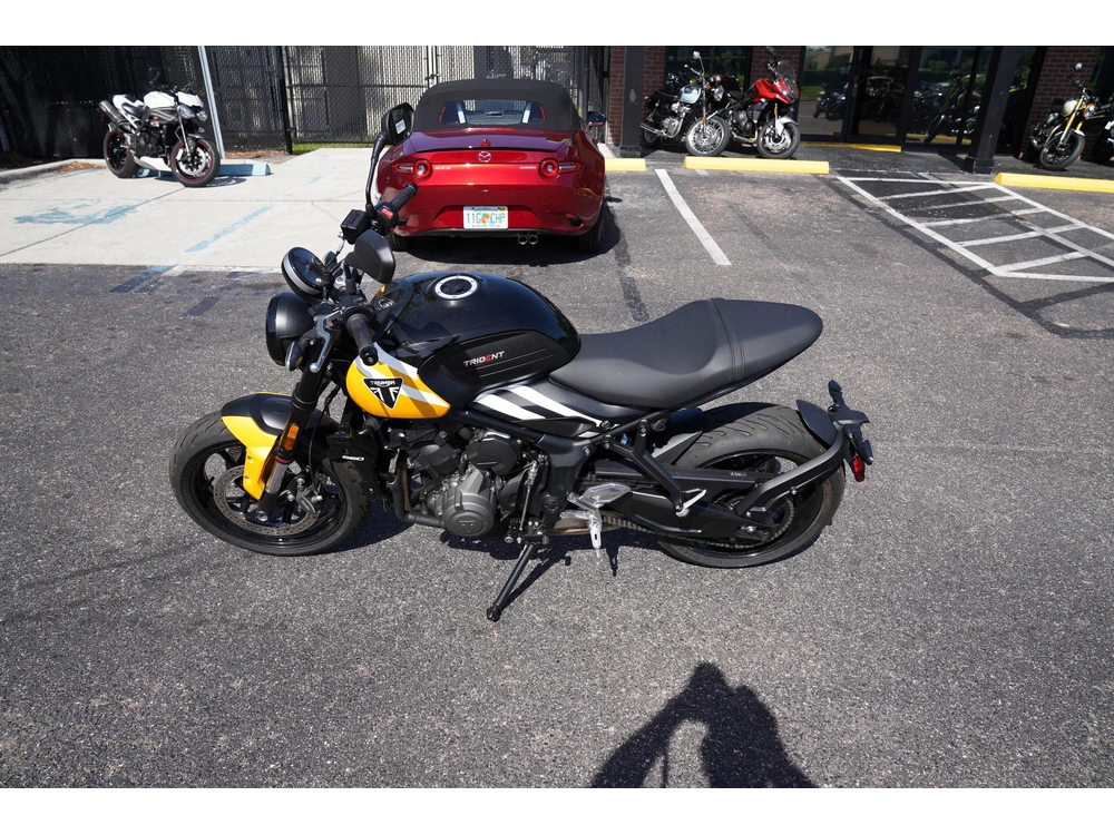 2025 Triumph Trident 660 alt