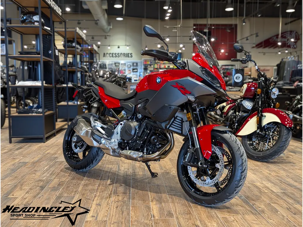 2026 BMW F 900 XR // Racing Red