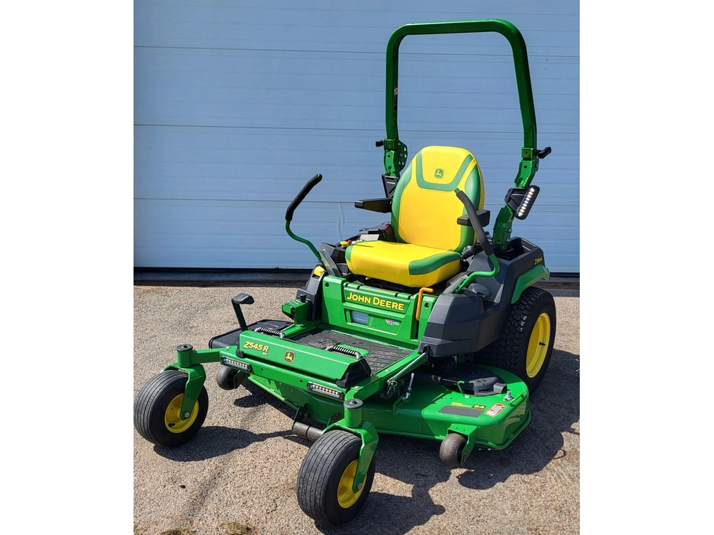 2024 John Deere Z545r alt