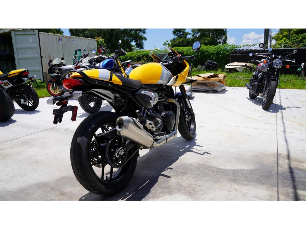 2026 Triumph Thruxton 400 alt