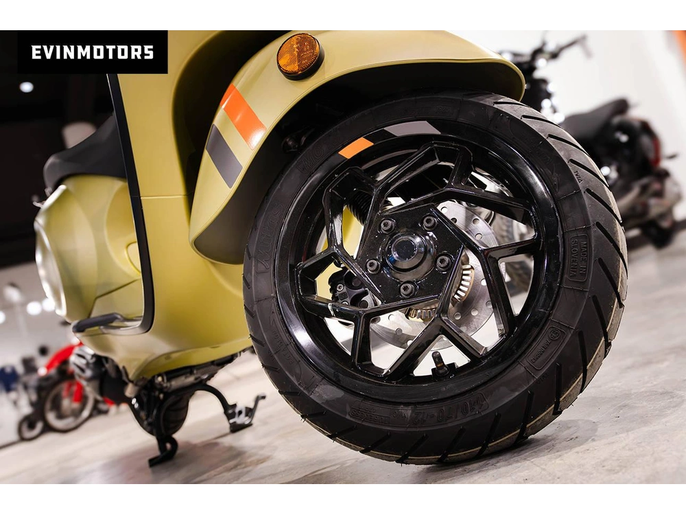 2025 Vespa Primavera 150