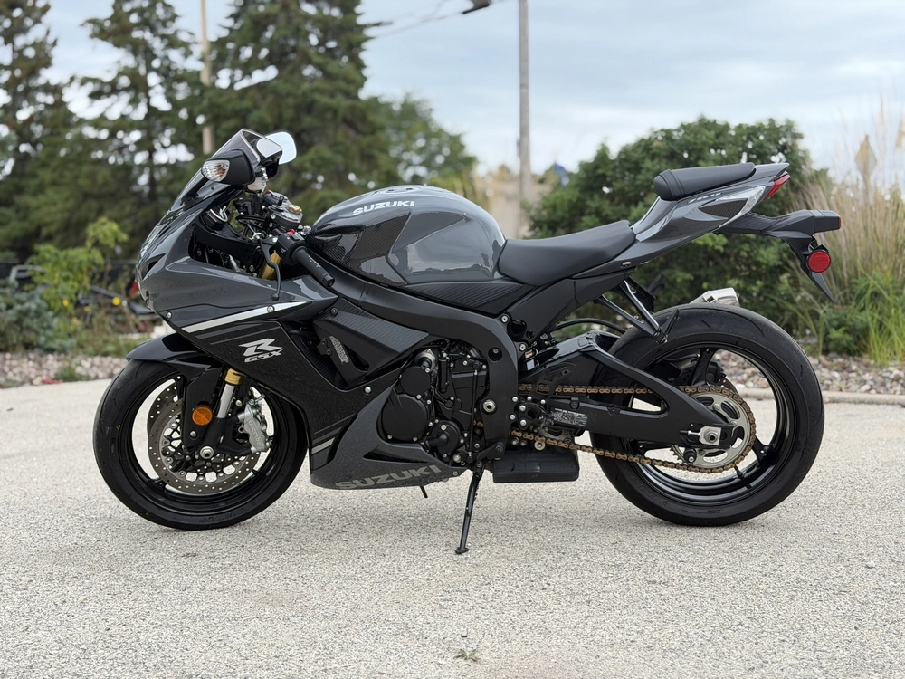 2025 Suzuki Gsx-r750z alt