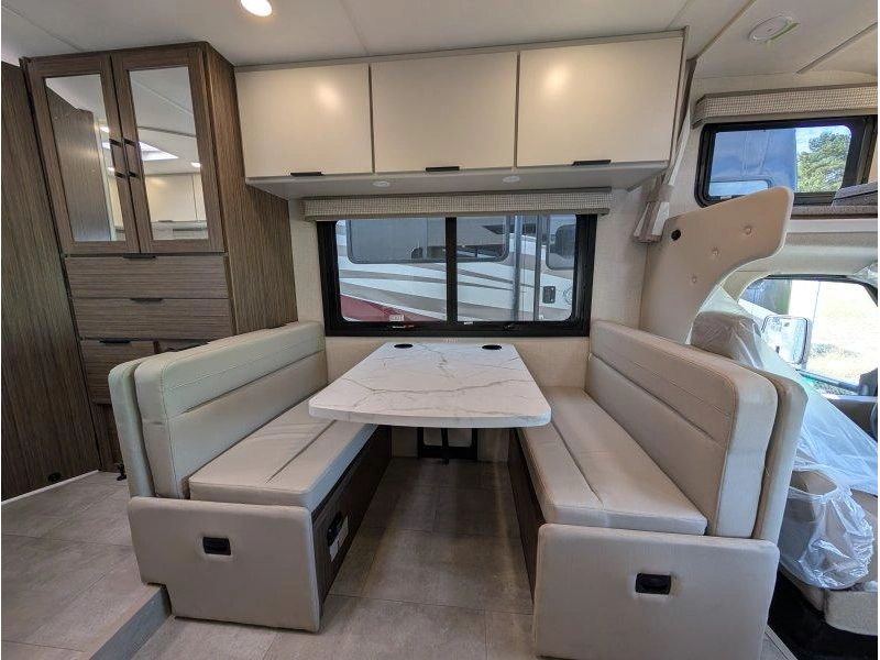 Thor Motor Coach Echelon Lc21 2027 alt