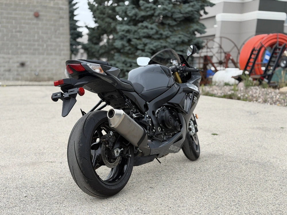 2025 Suzuki Gsx-r750z alt