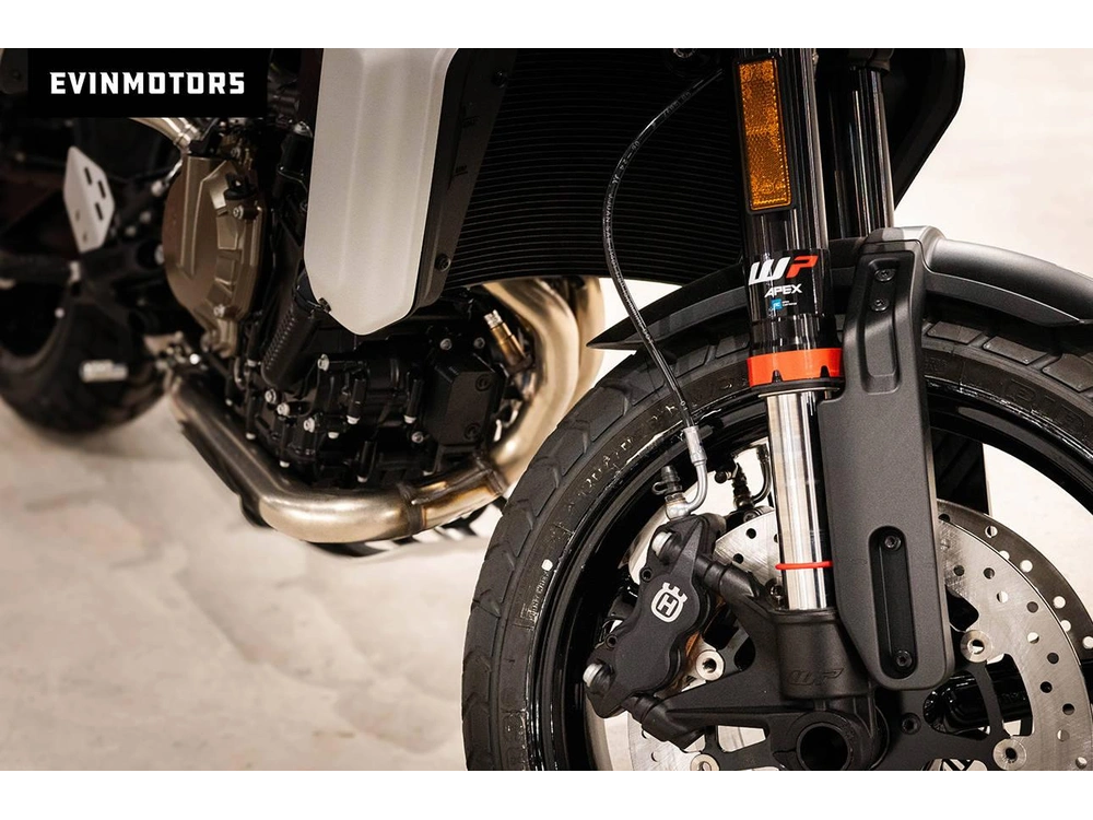 2025 Husqvarna Motorcycles Svartpilen 801