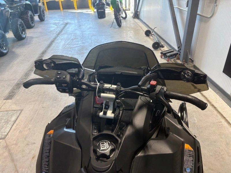 Ski-doo Renegade X-rs 900 Ace Turbo R Ice Ripper Xt 1.5'' E.s. W/ Smart-shox W/ 10.25'' Touchscreen 2026 alt