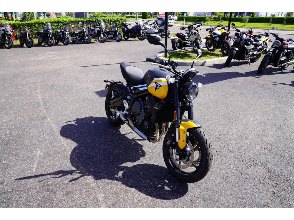 2025 Triumph Trident 660 alt