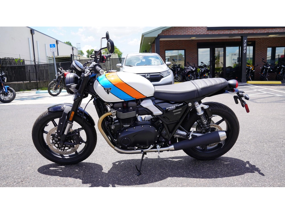 2026 Triumph Speed Twin 900 alt