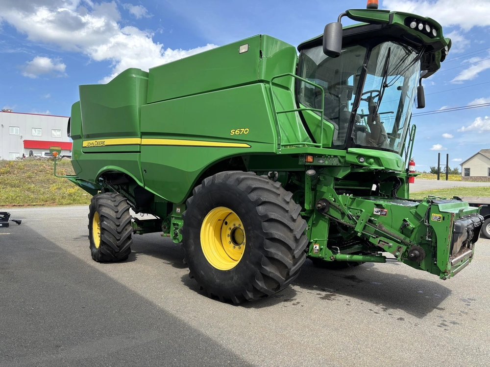 John Deere S670 2017 alt
