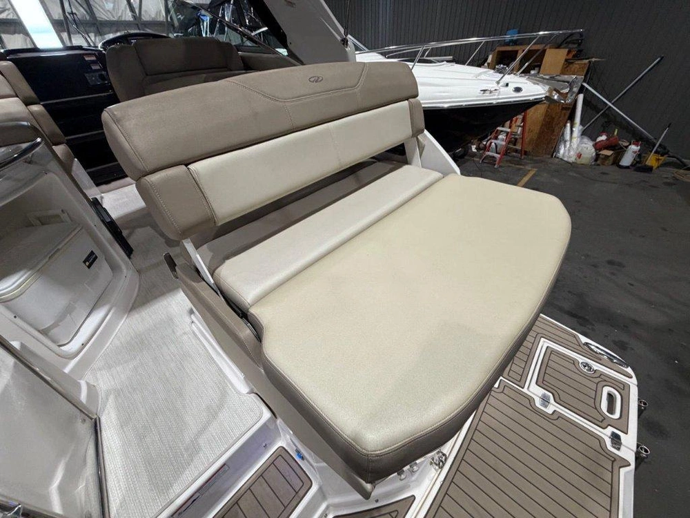 Regal 28 Express 2013 alt