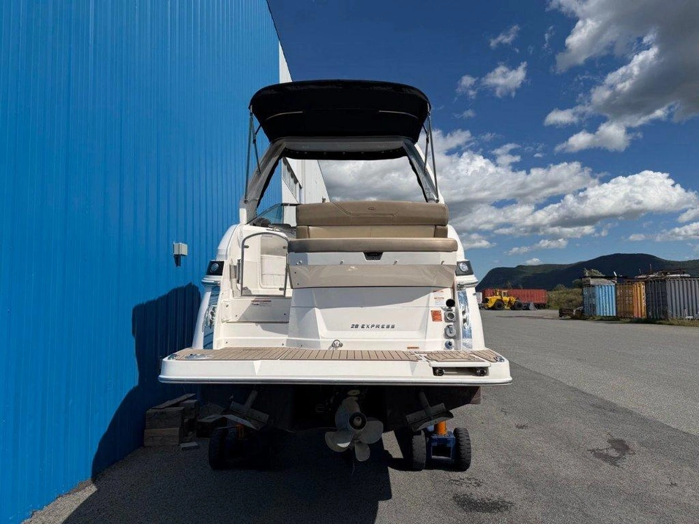 Regal 28 Express 2013 alt