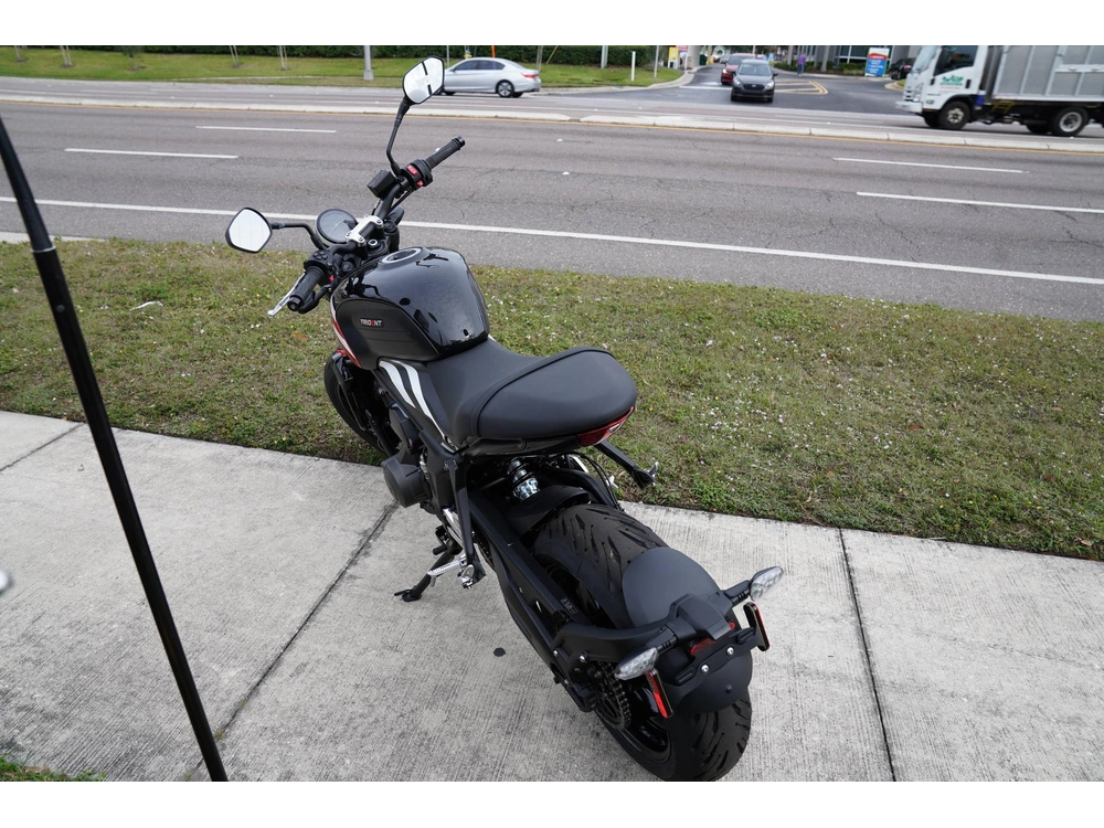 2025 Triumph Trident 660 alt