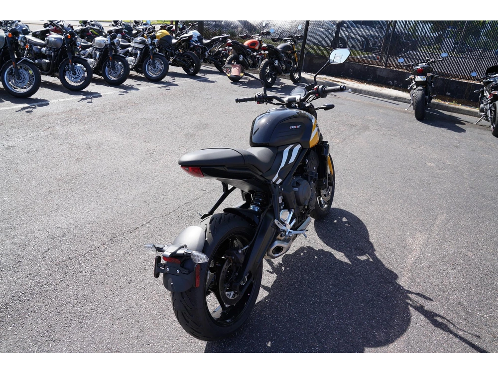 2025 Triumph Trident 660 alt