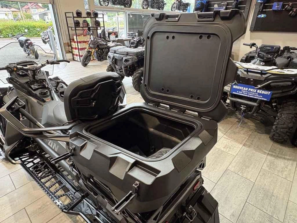 2027 Polaris 850 Titan Adventure Ultimate 1.8 alt
