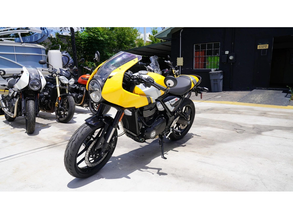 2026 Triumph Thruxton 400 alt