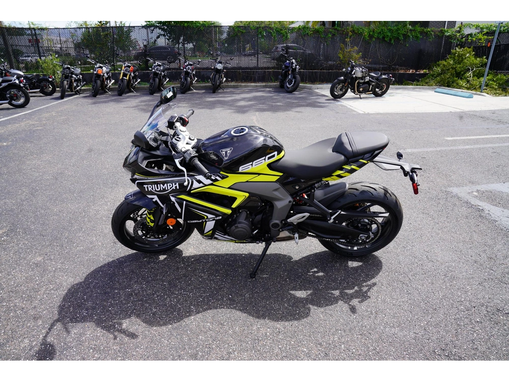 2025 Triumph Daytona 660 W/custom Graphics alt