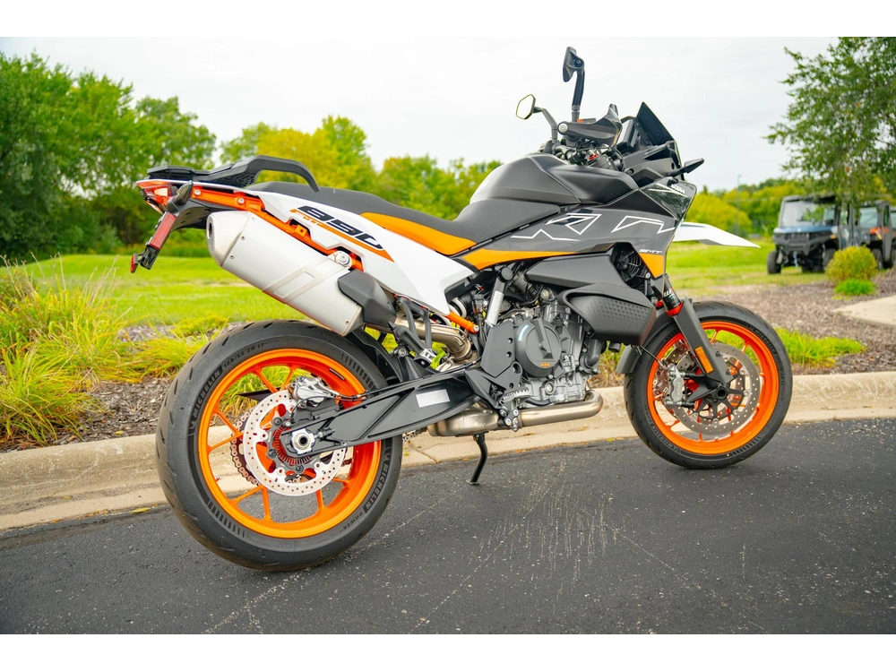 2024 Ktm 890 Smt alt